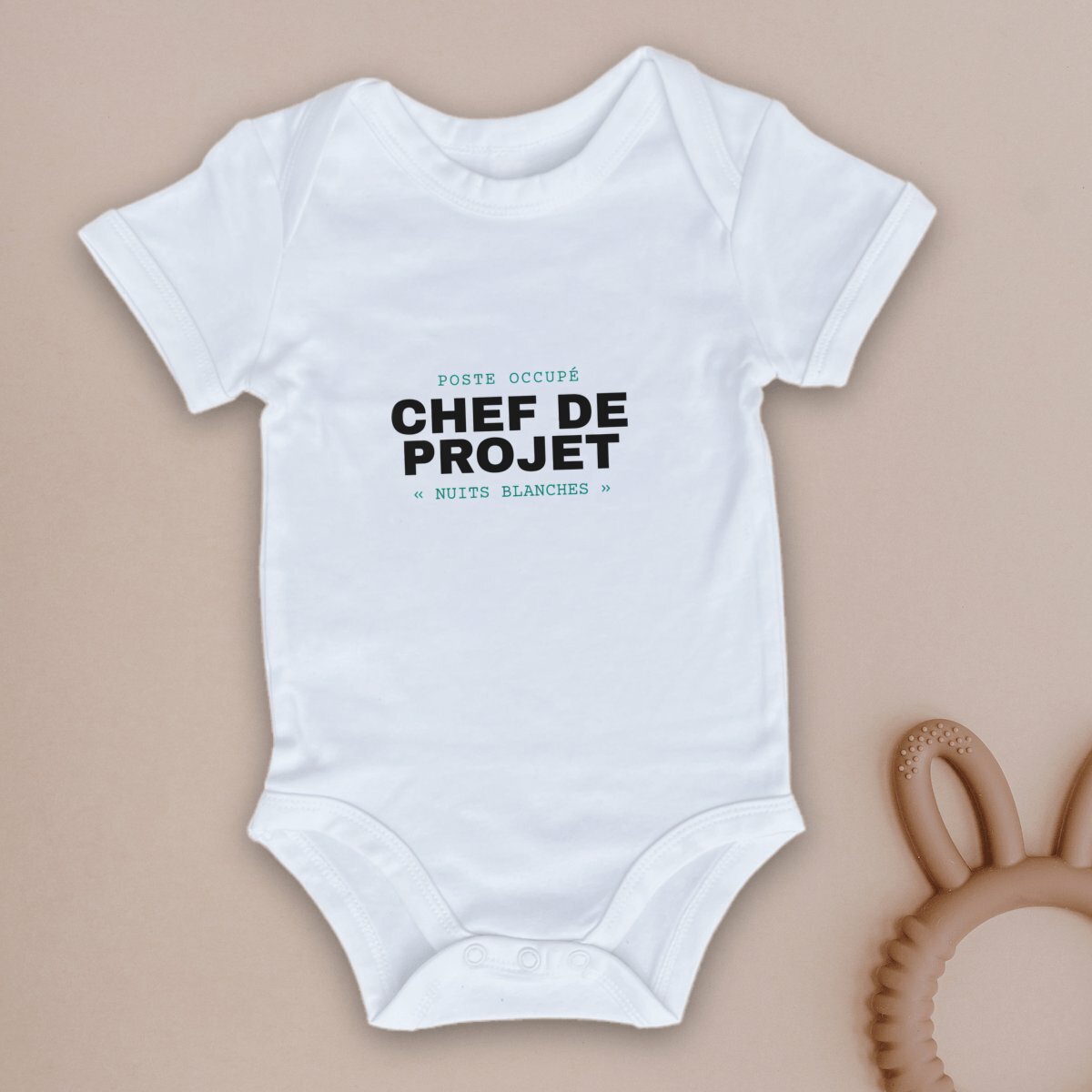 Body bébé rigolo « Chef de projet nuits blanches » en coton bio blanc